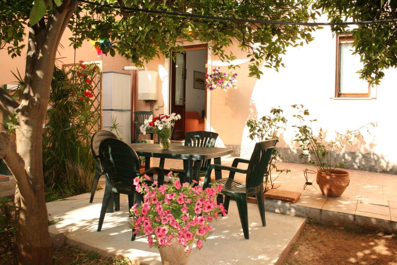 La Casa Dei Nonni Villa Iglesias Exteriör bild